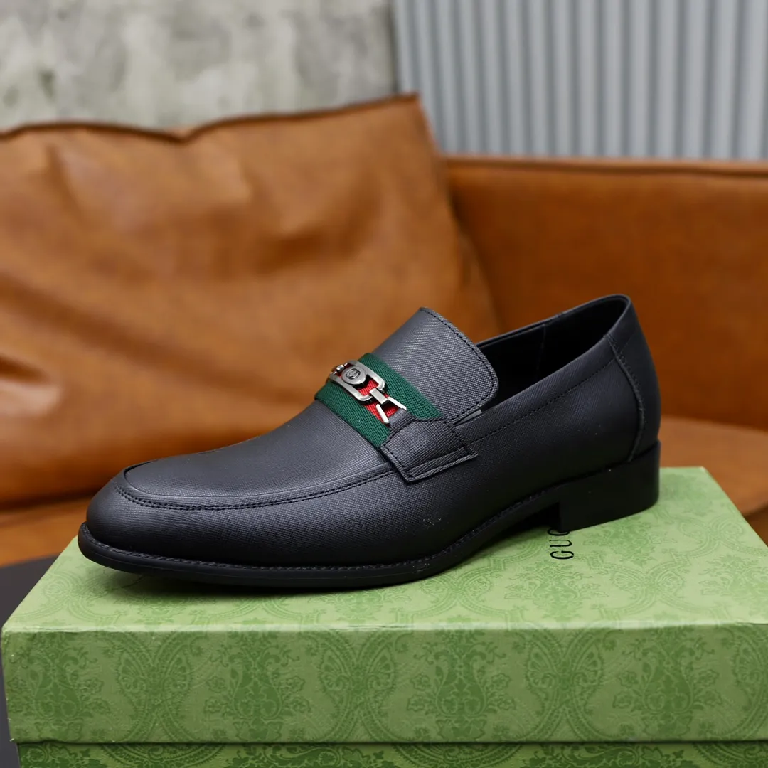 Men's shoes: 250🙅‍♂️🙅‍♂️🙅‍♂️Niuli Brand: GUCCI Size: 38-44 (45 can be customized) Level: Counter classic Material: Original soft cowhide upper Comfortable cowhide lining Original lightweight outsole Style category: Business casual footwear Driving leather shoes Color: Actual picture color